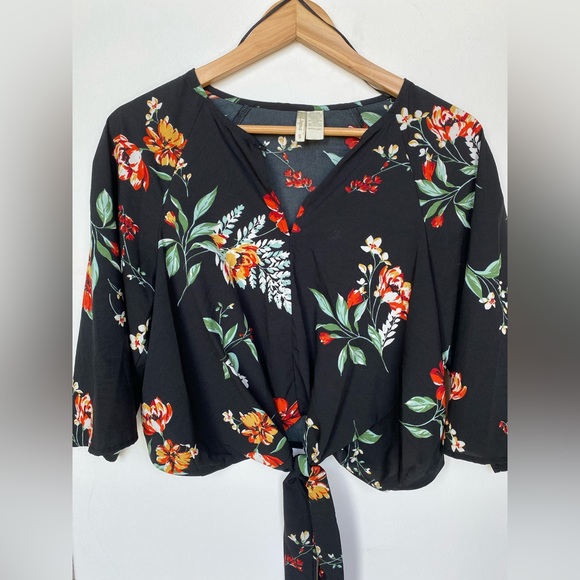 Tops - Boutique Long Sleeve Semi Cropped Top